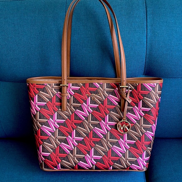 NEW Michael Kors Jet Set monogram carryall tote